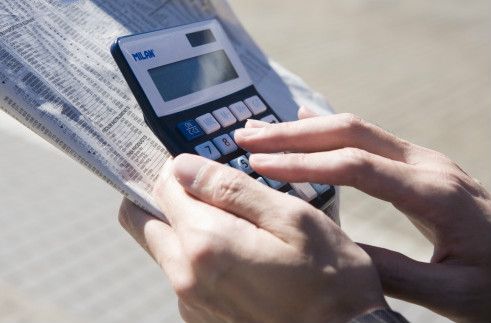 收到上期費(fèi)用發(fā)票，如何進(jìn)行賬務(wù)處理?